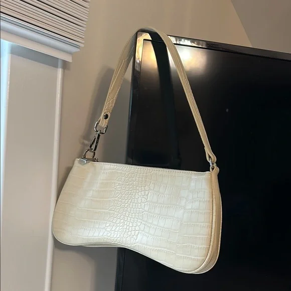 Elegant Cream Crocodile-Embossed Shoulder Bag - Picture 1 of 2